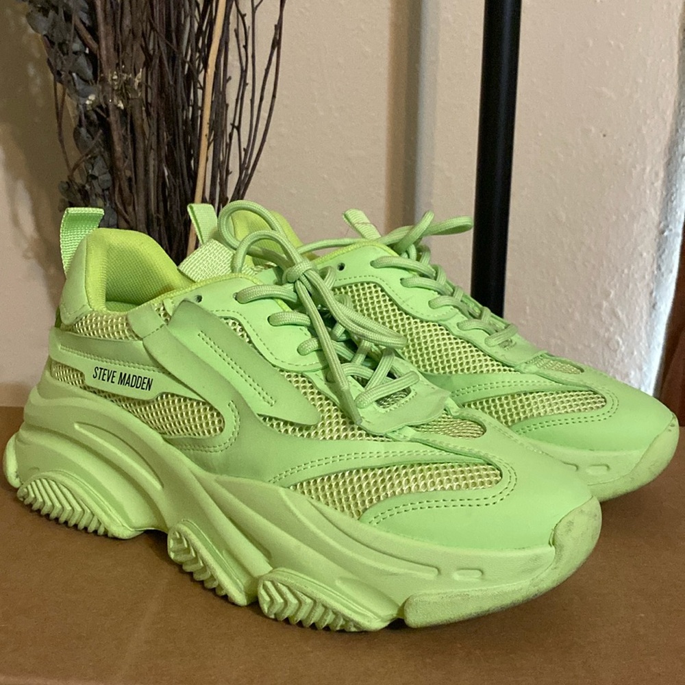 STEVE MADDEN POSSESSION SNEAKERS